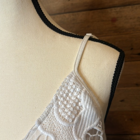 EXPRESS gorgeous, layered lace knit dress excellent condition - Picture 5 of 7